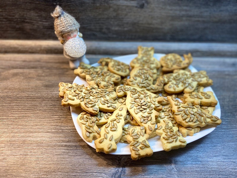 Печенье с семечками — так и тают во рту :) Расходятся как семечки)))